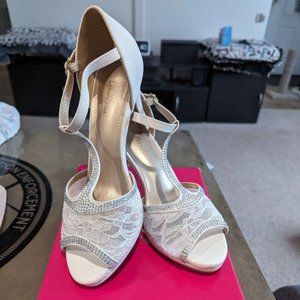 Dream Pairs High Heel Shoes - Women's Size 10 White Glitter
